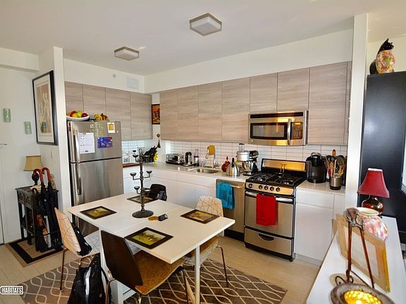 4th image of 4142 24th St APT 817