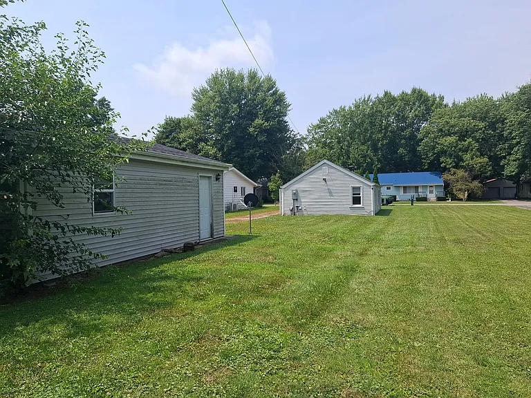 4629 S Selby St — Photo 10