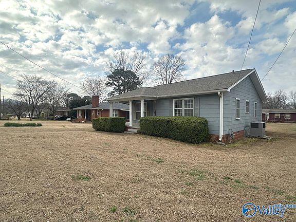 3rd image of 2502 Woodview Dr SE