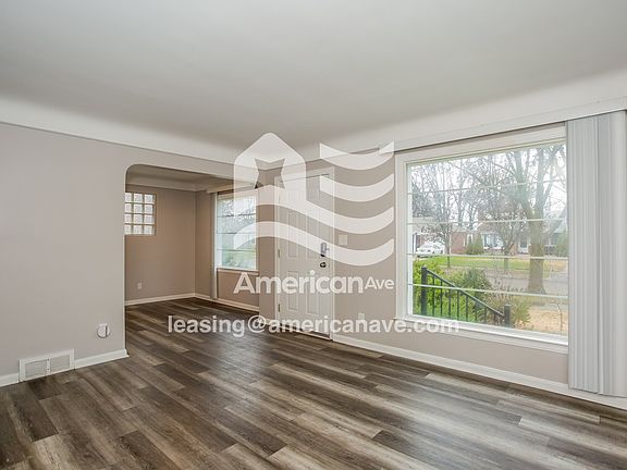 791398_004_wm_-_living_room_13400106.jpg