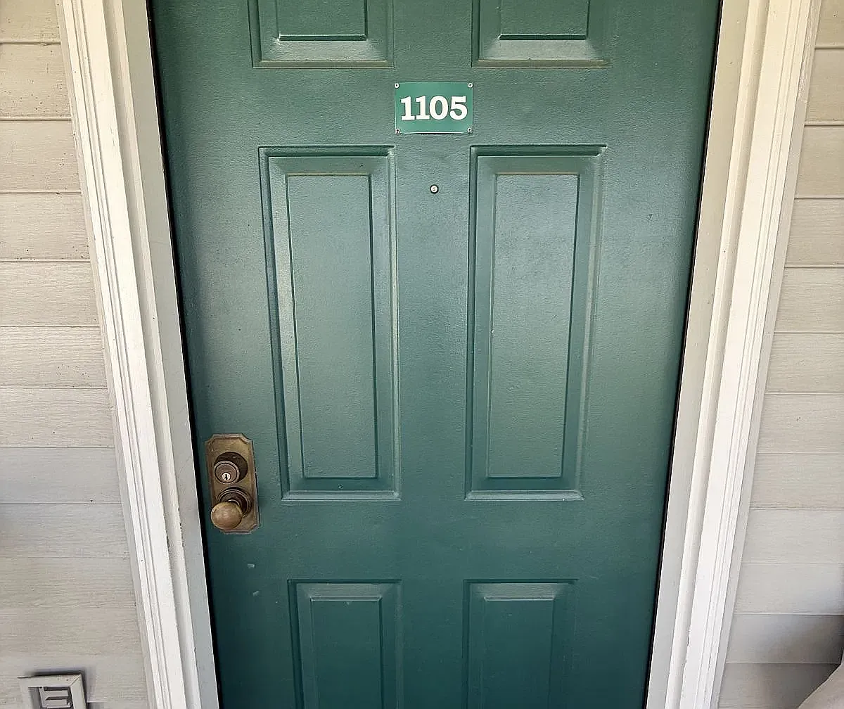 4 bed, 1040 sqft, $2,400 — Photo 2