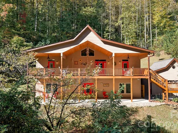 151 High Grove Pkwy, Whittier, NC 28789