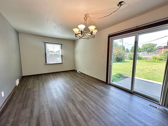 5th image of 1936 Ruben Dr