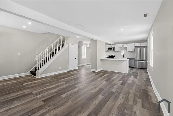 3 bed, 1300 sqft, $2,900 — Photo 4