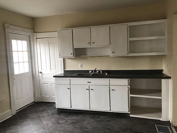 3rd image of 2757 Norwood Ave APT 1