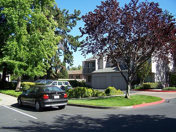4th image of 214 Flynn Ave