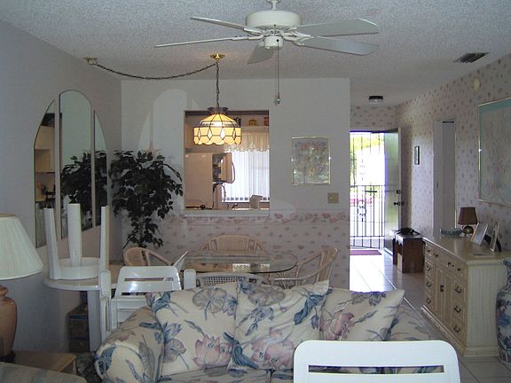Liv/Dining Room