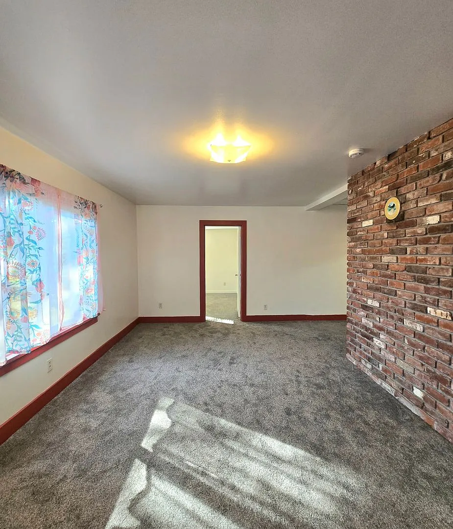 North Beach 2 Bed, 1 Bath Fully renovated 1925 Cottage For Rent! — Photo 3