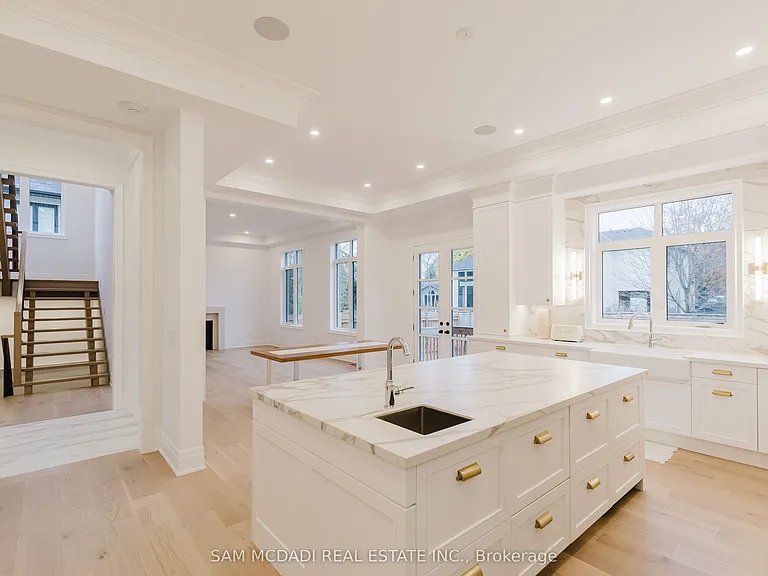243 Prince George Cres — Photo 15