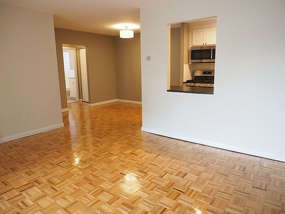 2nd image of 10 Longwood Dr APT 10