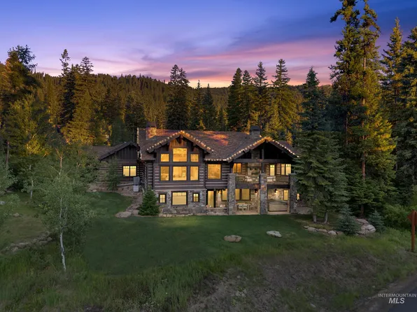 33 Pinnacle Ct, Donnelly, ID 83615