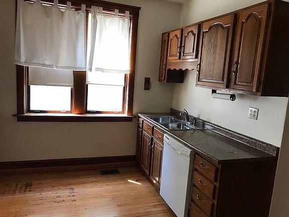 5th image of 5233 N Sawyer Ave Floor 2