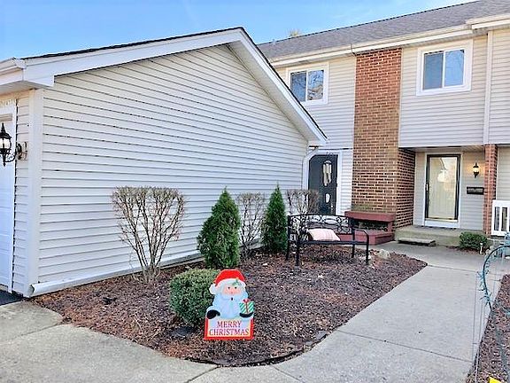 2nd image of 30W383 Pinehurst Dr