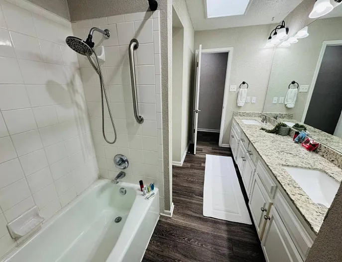1706 Kingsborough Dr — Photo 10