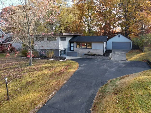 1415 Woodridge Dr, Danville, IL 61832