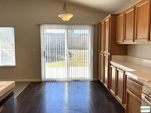 4th image of 11 Silverhorn Ct