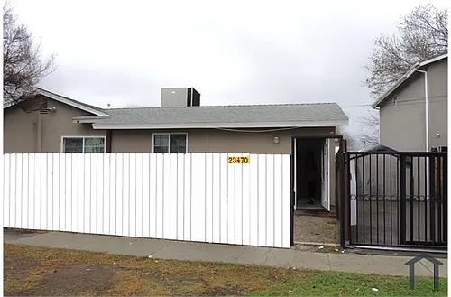 23470 Victory Blvd Photo 1