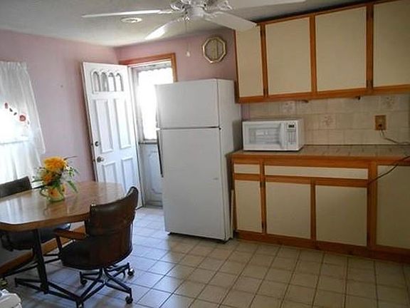3rd image of 146 W Elm Ave #0