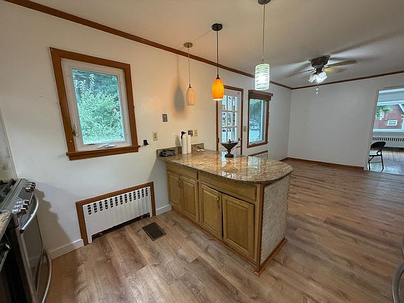 5th image of 649 Oakdene Ave