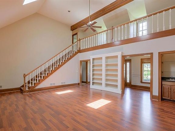 4th image of 770 Candler Ct