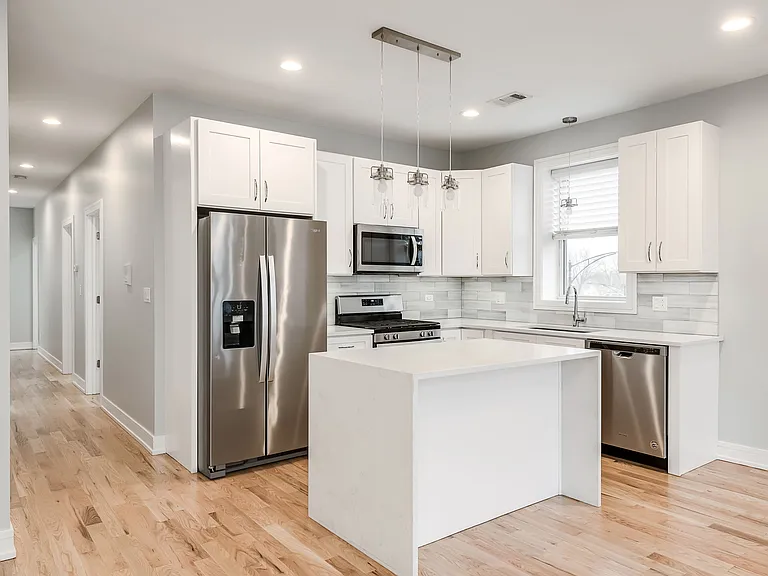 5979 N Elston Ave #3 — Photo 6