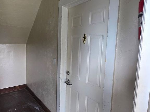 3rd image of 815 N Brauer Ave APT 3