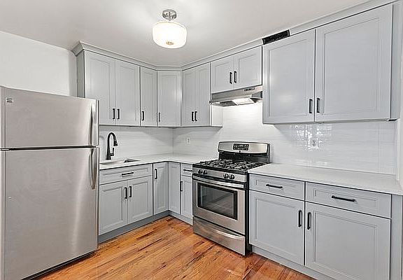 3rd image of 209 W 123rd St #1