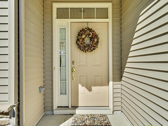 3rd image of 215 Enclave Blvd