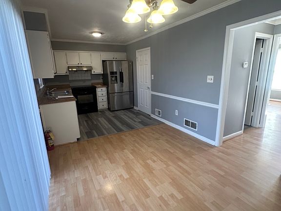 5th image of 825 Indian Lake Dr
