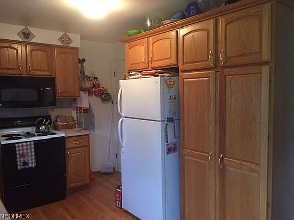 3rd image of 33 Evans Ave
