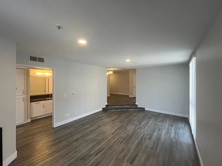 1223 Federal Ave — Photo 36