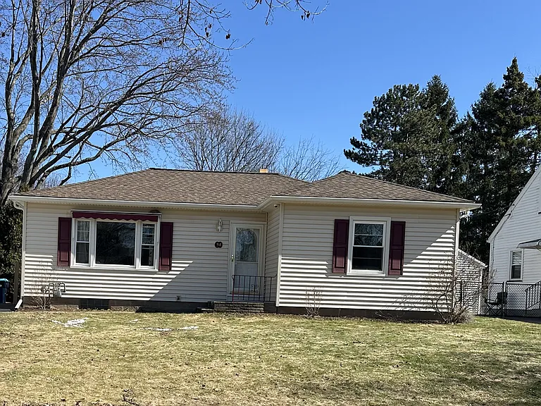 94 Shorewood Dr — Photo 5