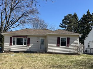 94 Shorewood Dr, Rochester, NY 14617
