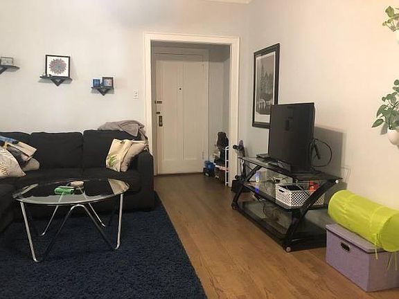 4th image of 4720 W Cornelia Ave #1E