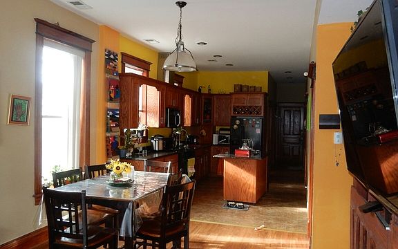 2nd image of 2220 S Avers Ave