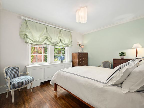 4th image of 222 E 71st St APT 2C