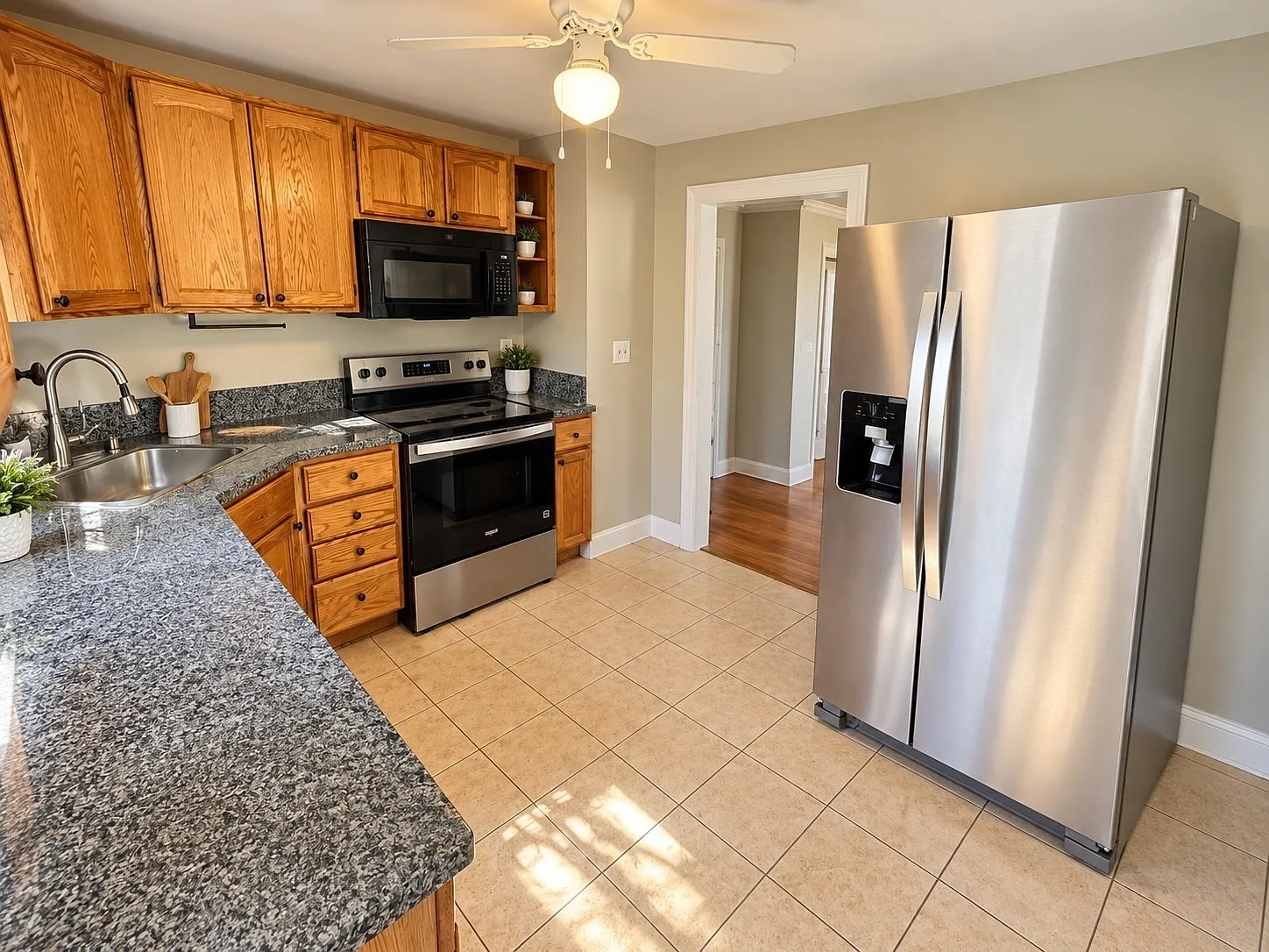 4 bed, 2.0 bath, 1380 sqft, $3,500 — Photo 4
