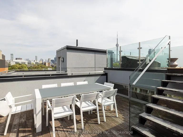 16 Egerton Ln N — Photo 14