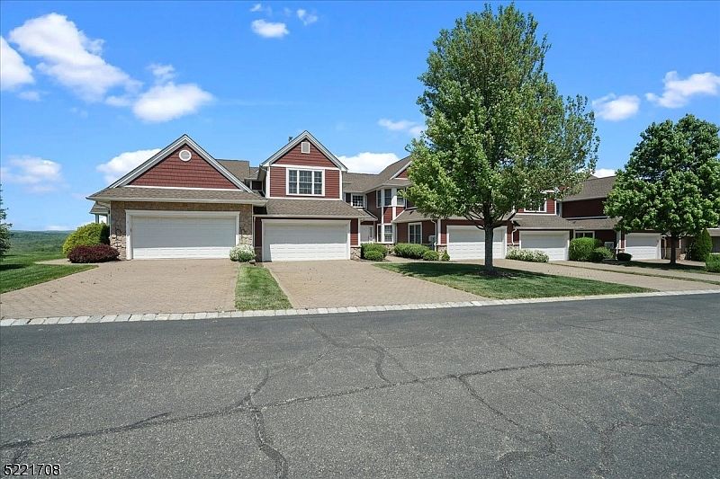 1st image of 3 Rockhall Ct