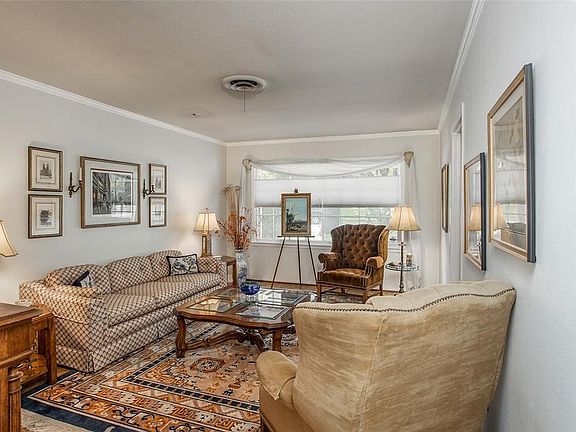 3rd image of 2441 Medford Ct E
