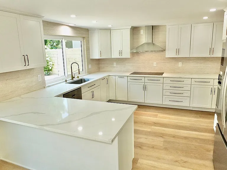 652 Margo Ave — Photo 2