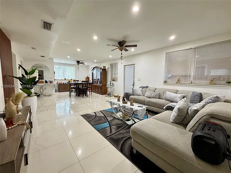 2780 SW 90th Ave #0 — Photo 4