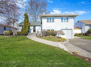 4019 Eve Dr, Seaford, NY 11783
