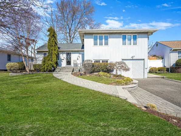 4019 Eve Drive, Seaford, NY 11783