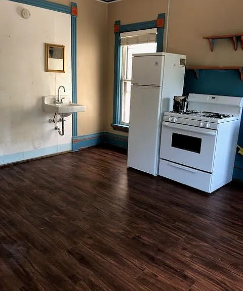 417 State St — Photo 2
