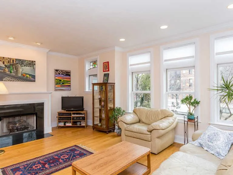 4113 N Southport Ave — Photo 6