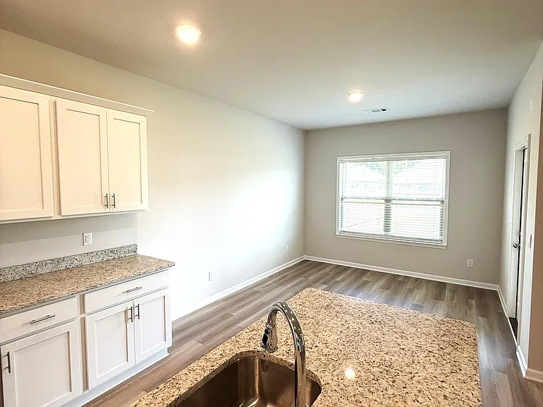 527 Vista Pointe Dr — Photo 14