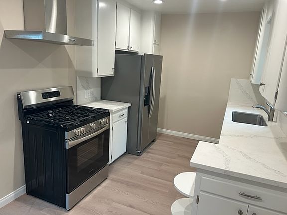 4th image of 2637 Hermosa Ave #1/2