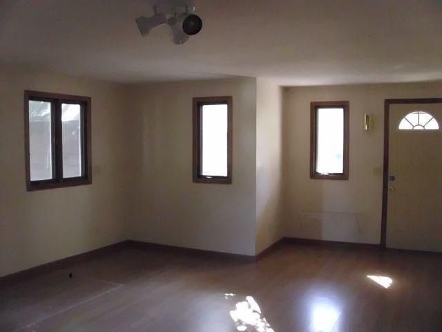 2nd image of 926 Wilson St