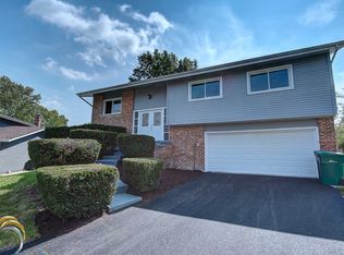 127 Collen Ct, Lombard, IL 60148